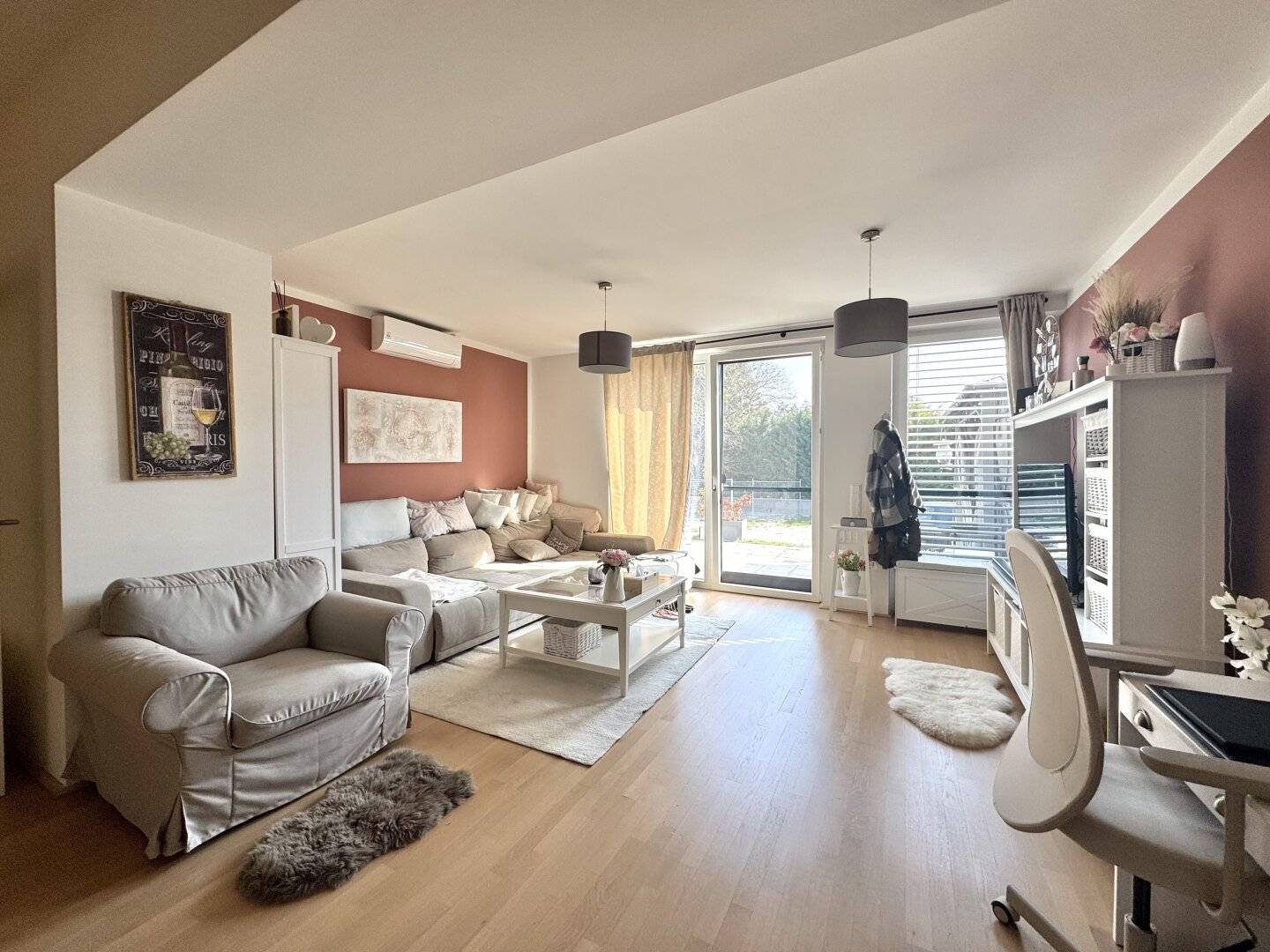 Altbau apartment with terrace Simmering