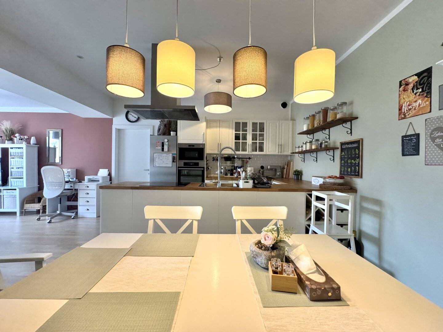 Altbau apartment with terrace Simmering