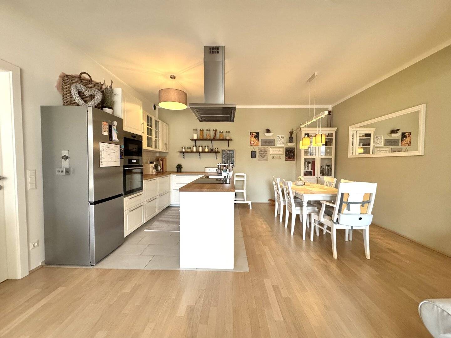 Altbau apartment with terrace Simmering