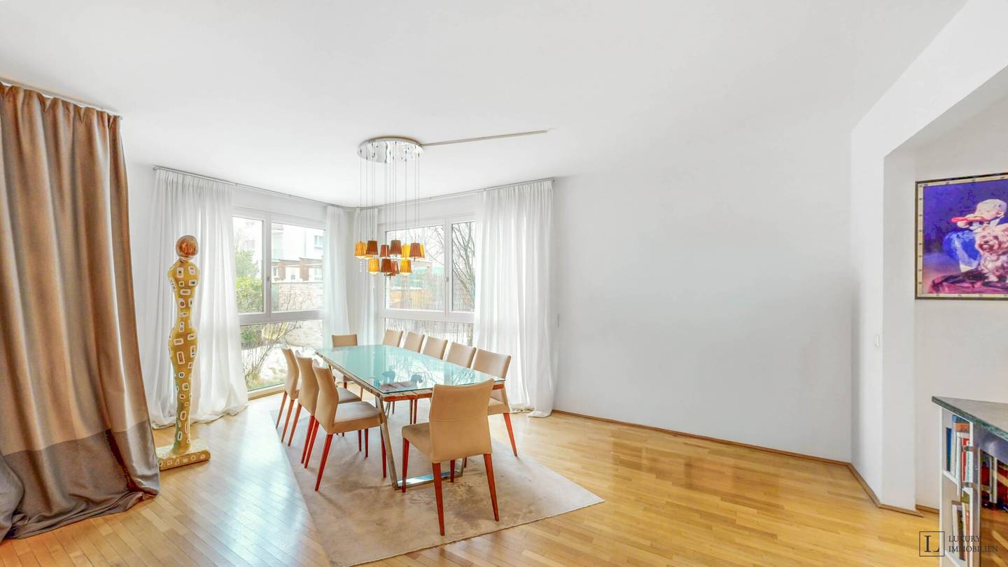 Apartment with private garden and modern kitchen
