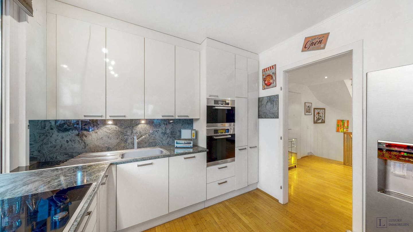 Apartment with private garden and modern kitchen