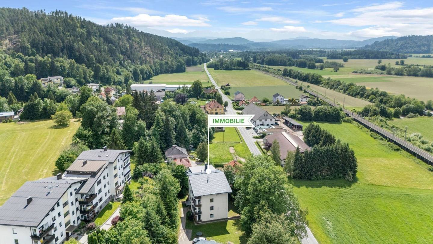 Helle Etagenwohnung mit Kachelofen und Fernblick