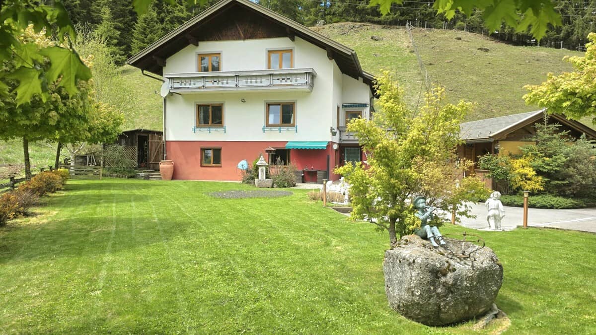 Haus mit Garten & Bergblick in Reichenau