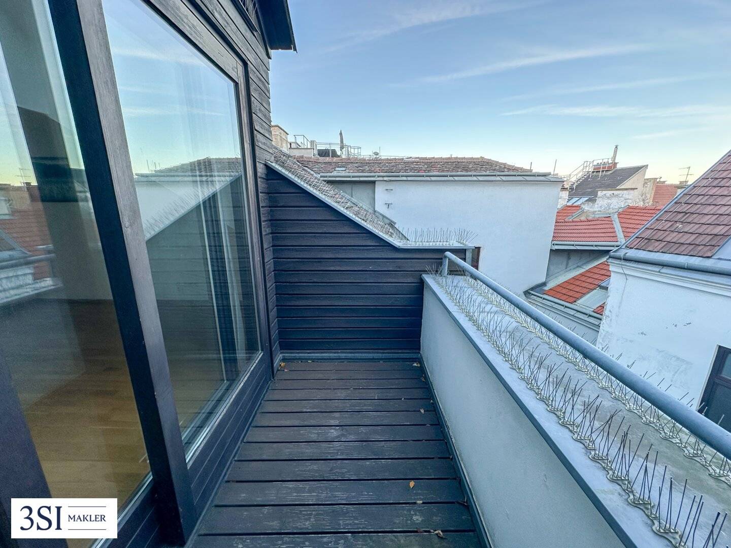 Loft-Feeling in Top-Lage des 16. Bezirks: Stilvolles Wohnen mit Sonnen-Terrasse in den Innenhof