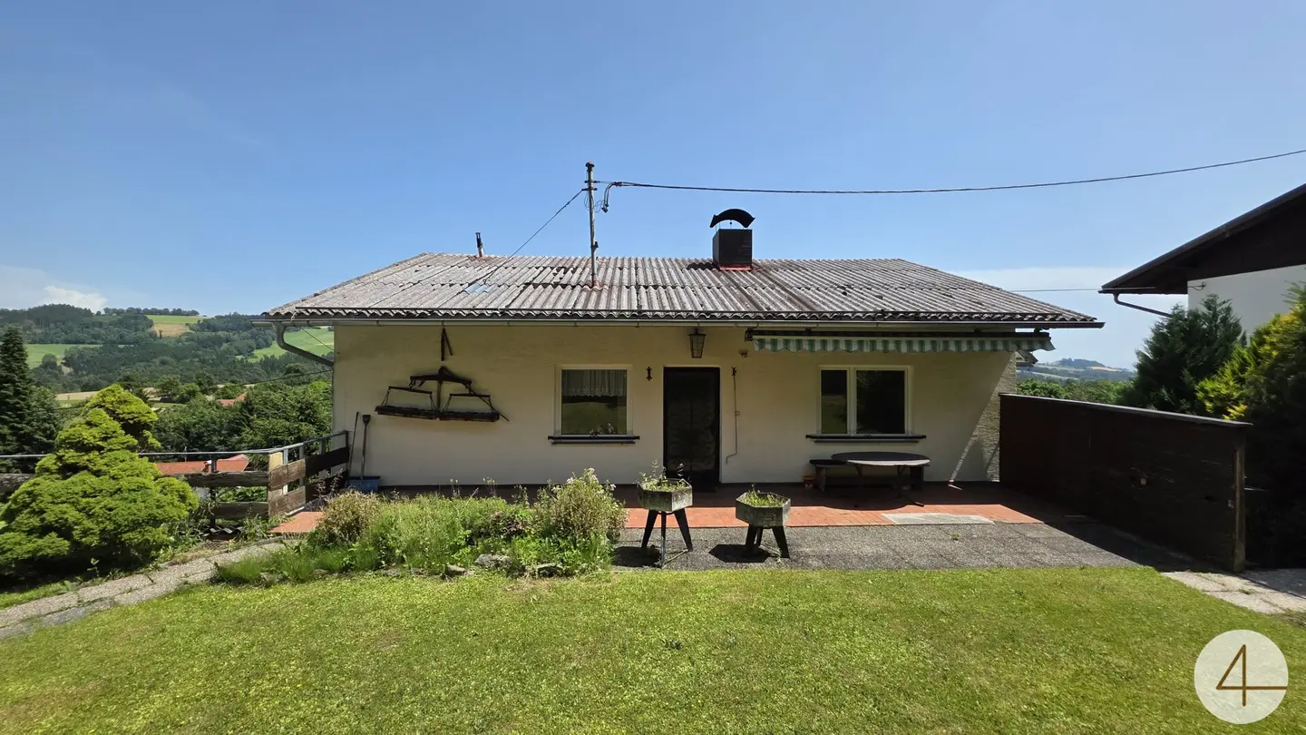 Renovation property with view near Linz