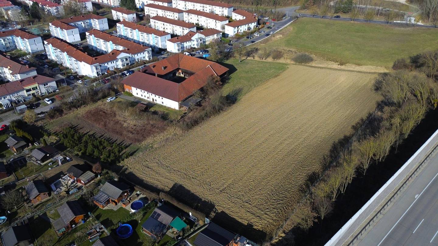 Landwirtschaftliche Flächen & Gutshof Linz