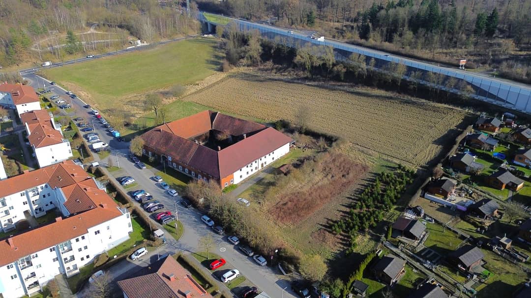 Farmhouse with land in Linz