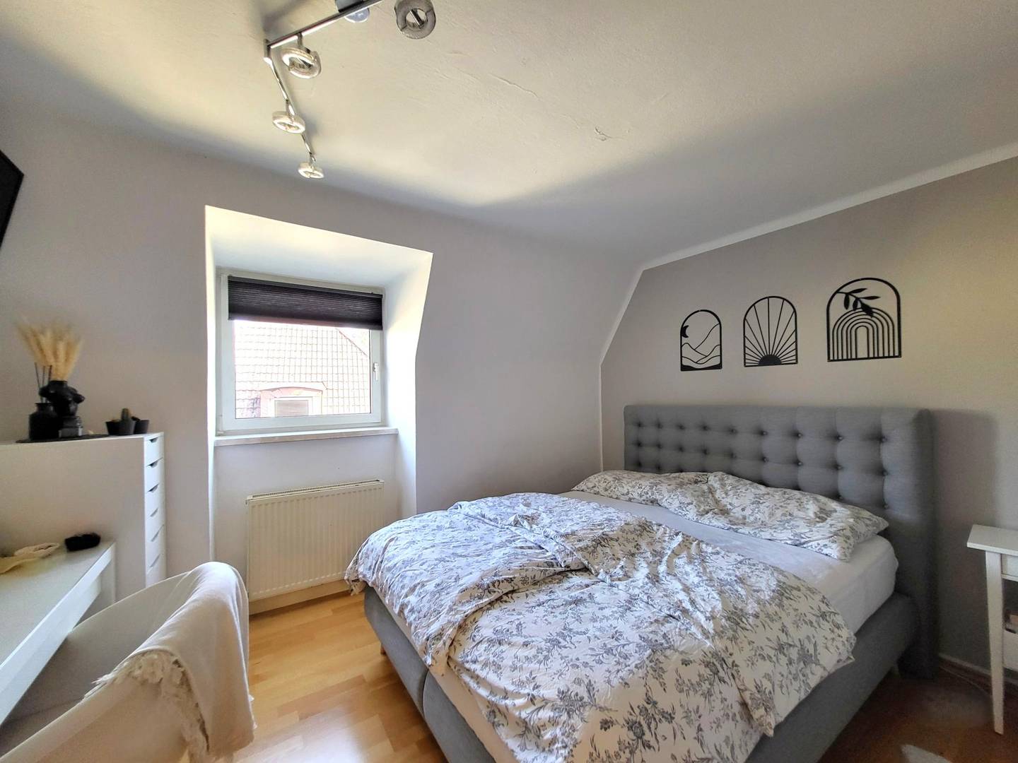 Dachgeschosswohnung renoviert mit Gartennutzung nahe dem Hummelhofwald