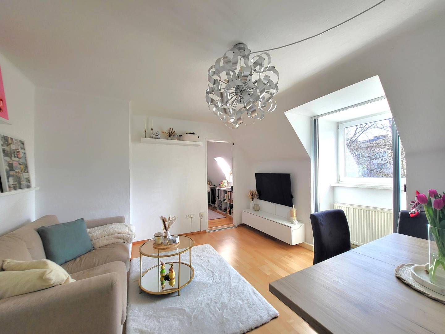 Dachgeschosswohnung renoviert mit Gartennutzung nahe dem Hummelhofwald