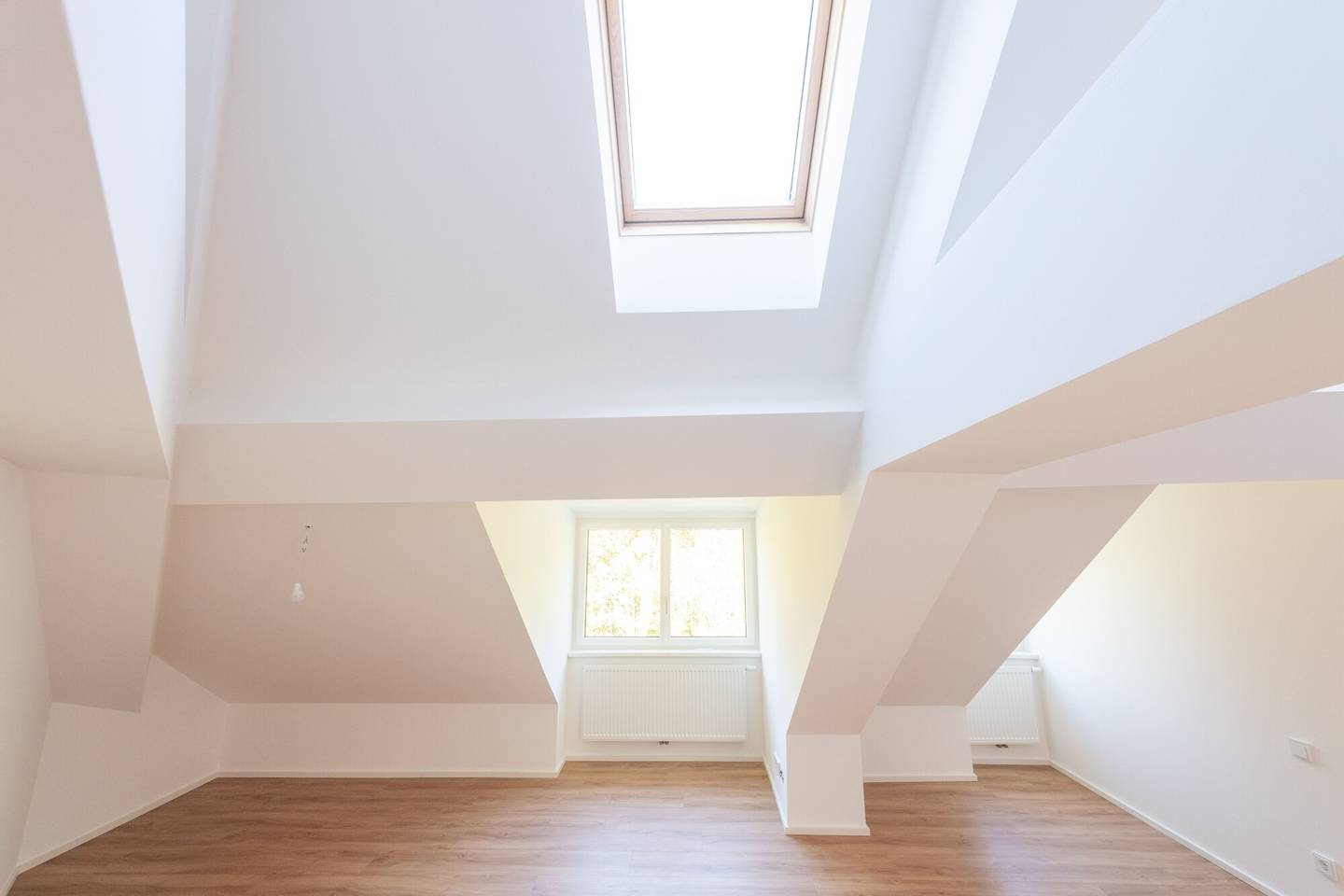 Top floor apartment with large balcony in quiet location