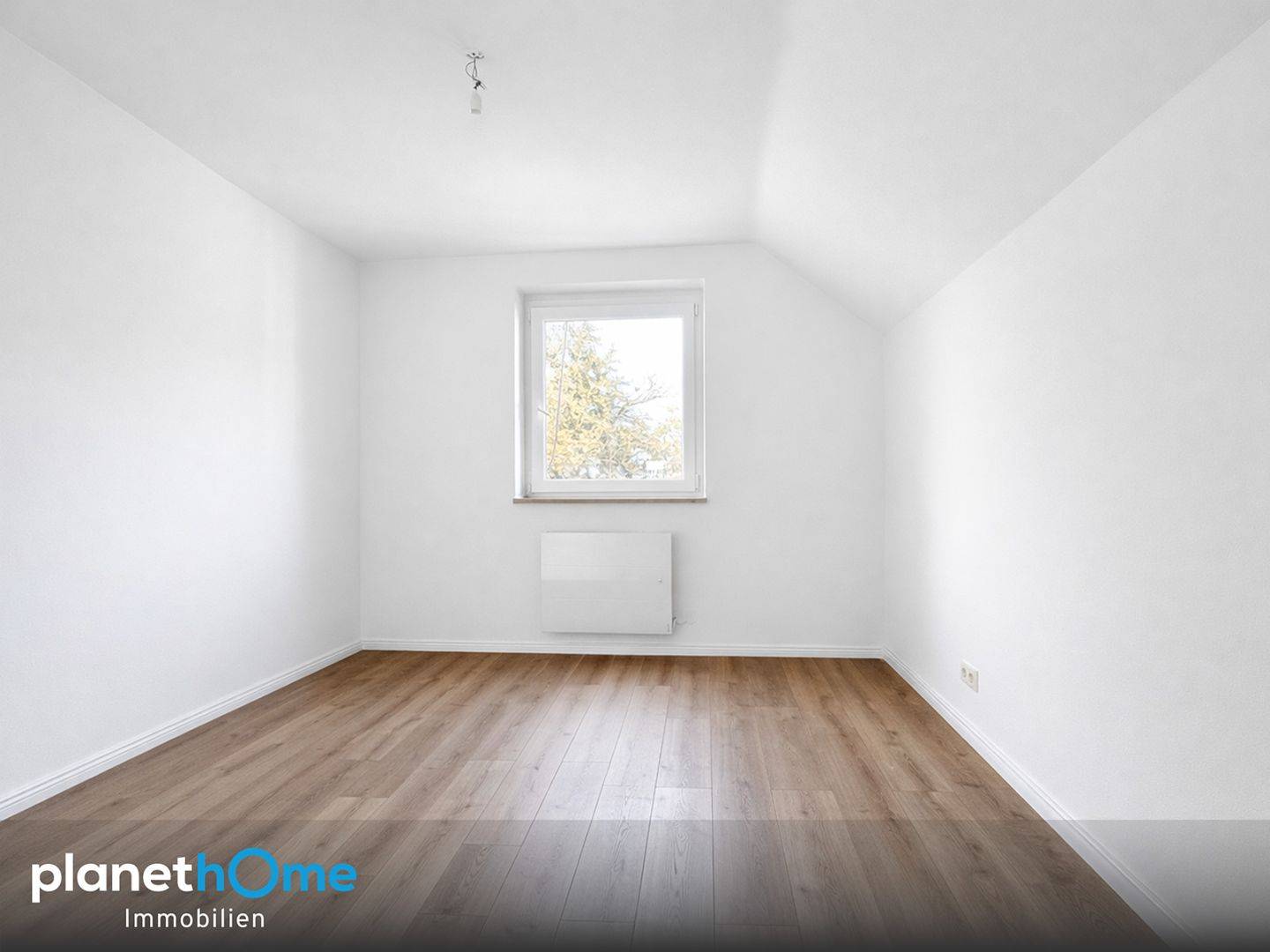 Wohnung mit großem Balkon und Bergblick