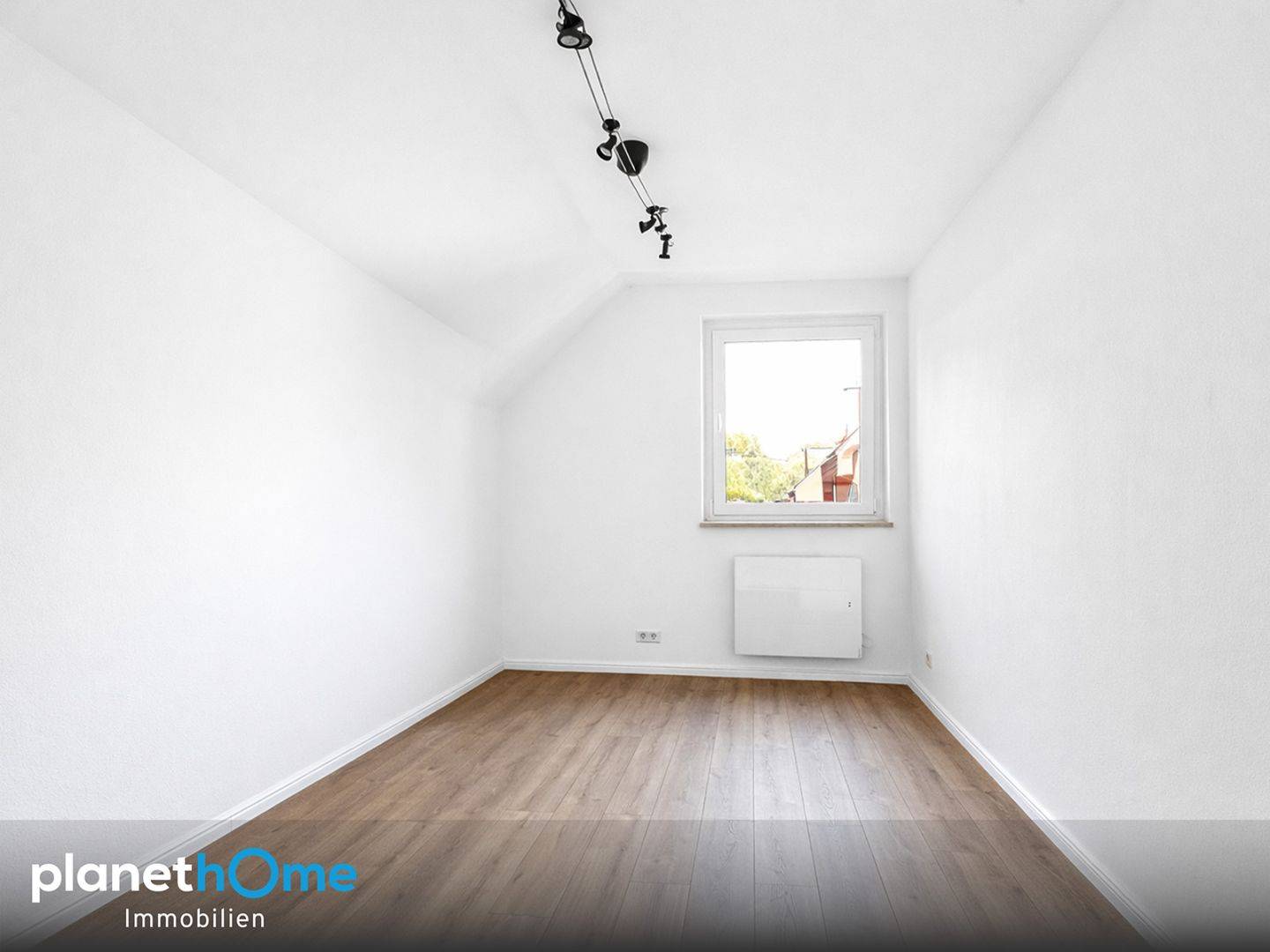 Wohnung mit großem Balkon und Bergblick
