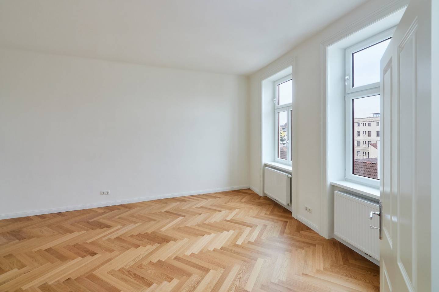 Freshly renovated historic style apartment courtyard facing on the top floor