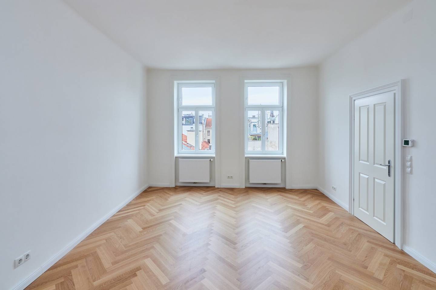 Freshly renovated historic style apartment courtyard facing on the top floor