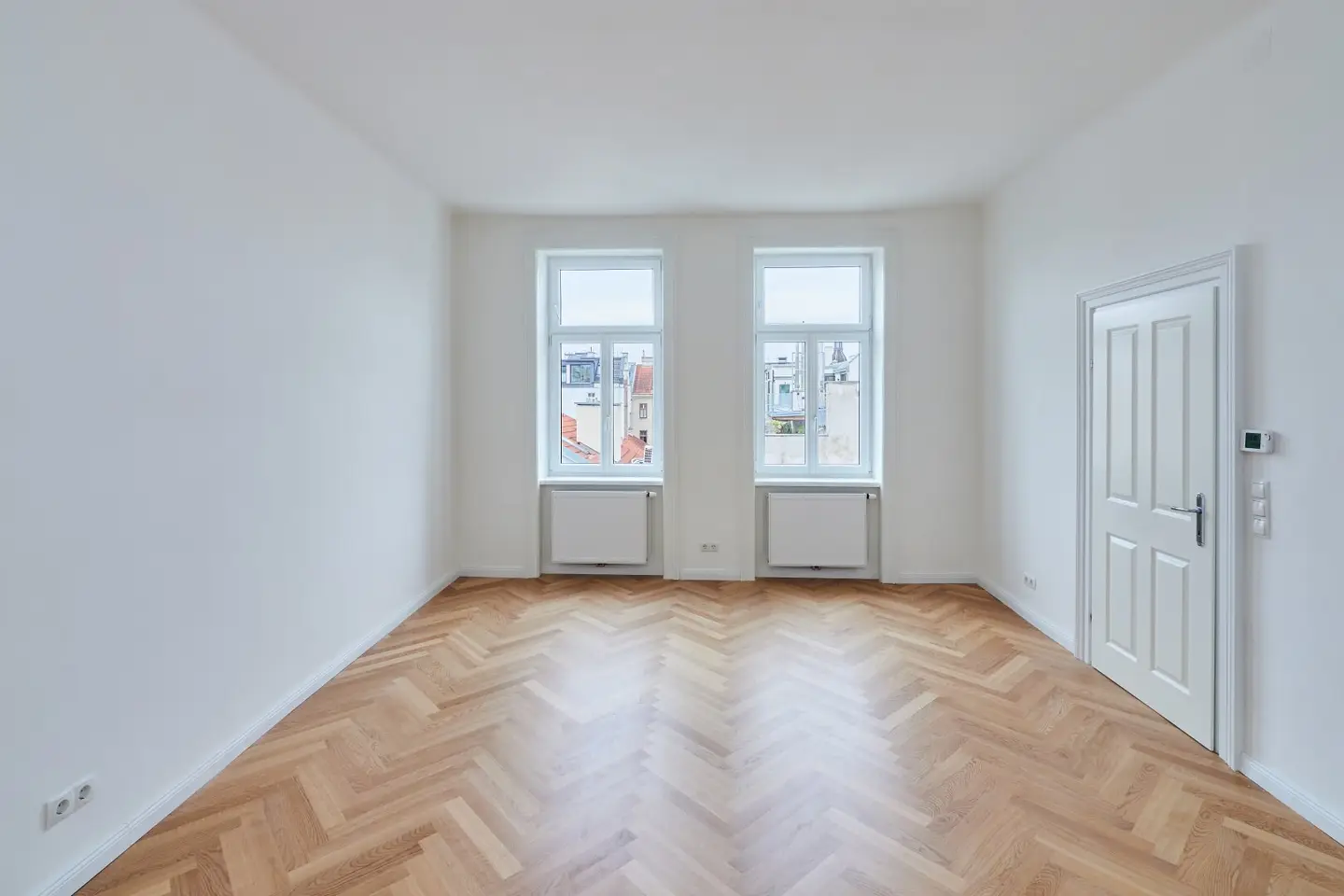 Frisch sanierte Altbauwohnung hofseitig im letzten Stock