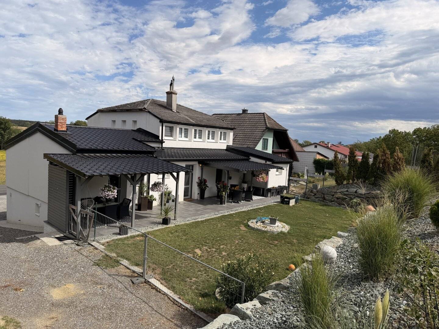House with 2 Units & Garden