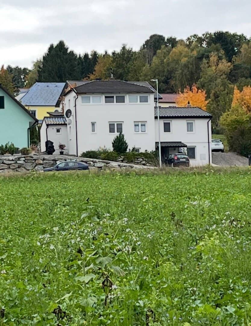 Wohnhaus mit 2 Einheiten, Garten
