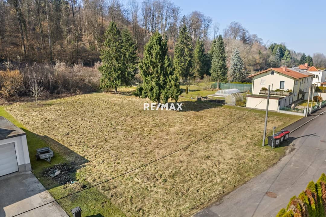 Building plot 1336m² in Pichling