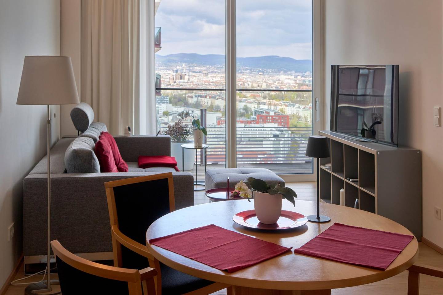 Wohnung mit Dachpool und Balkon im Neubau