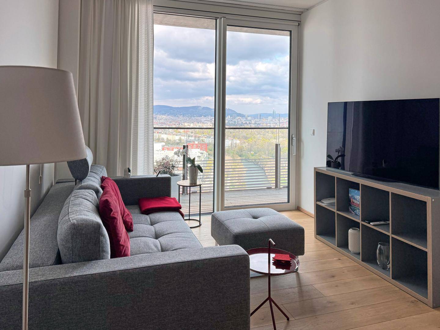 Wohnung mit Dachpool und Balkon im Neubau