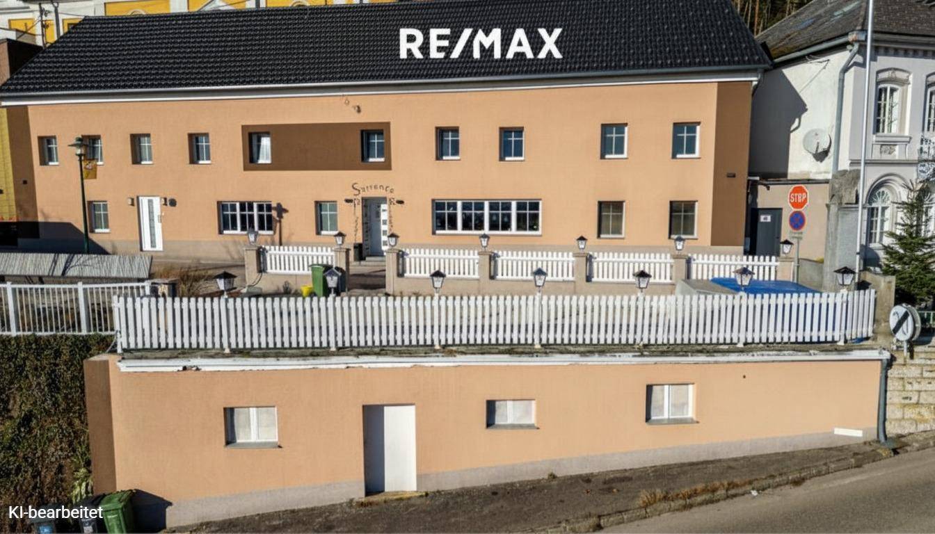 Mehrfamilienhaus mit Pizzeria in Wolfsegg