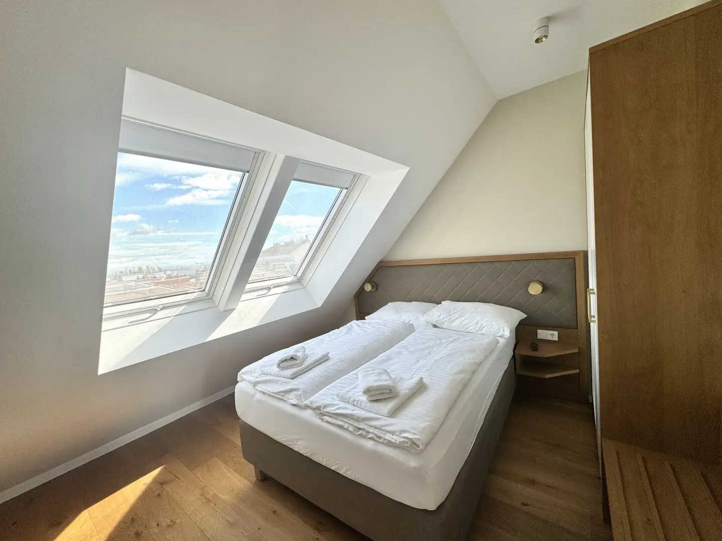 Schlafzimmer 1
