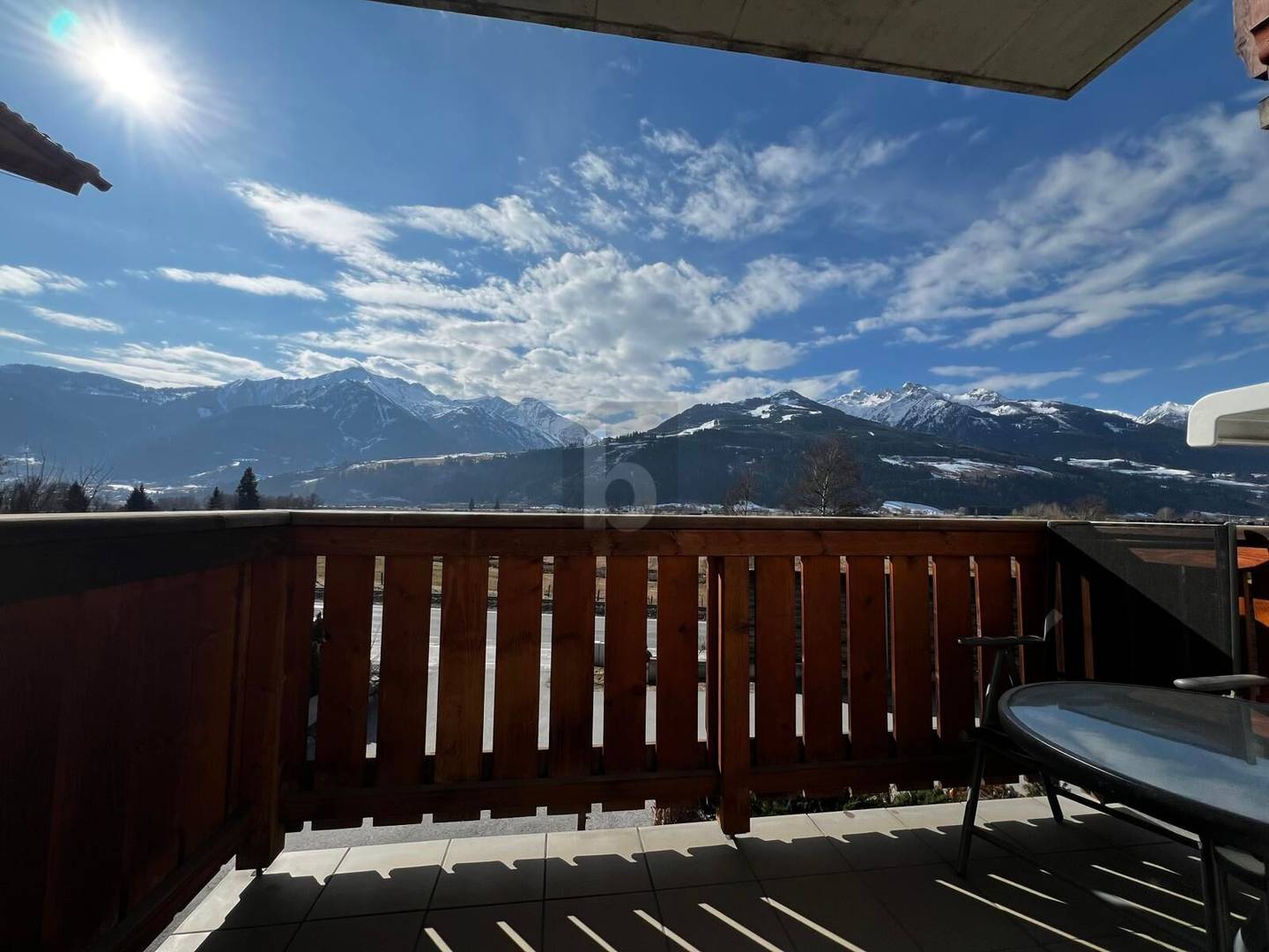 Apartment with panorama balcony and mountain view