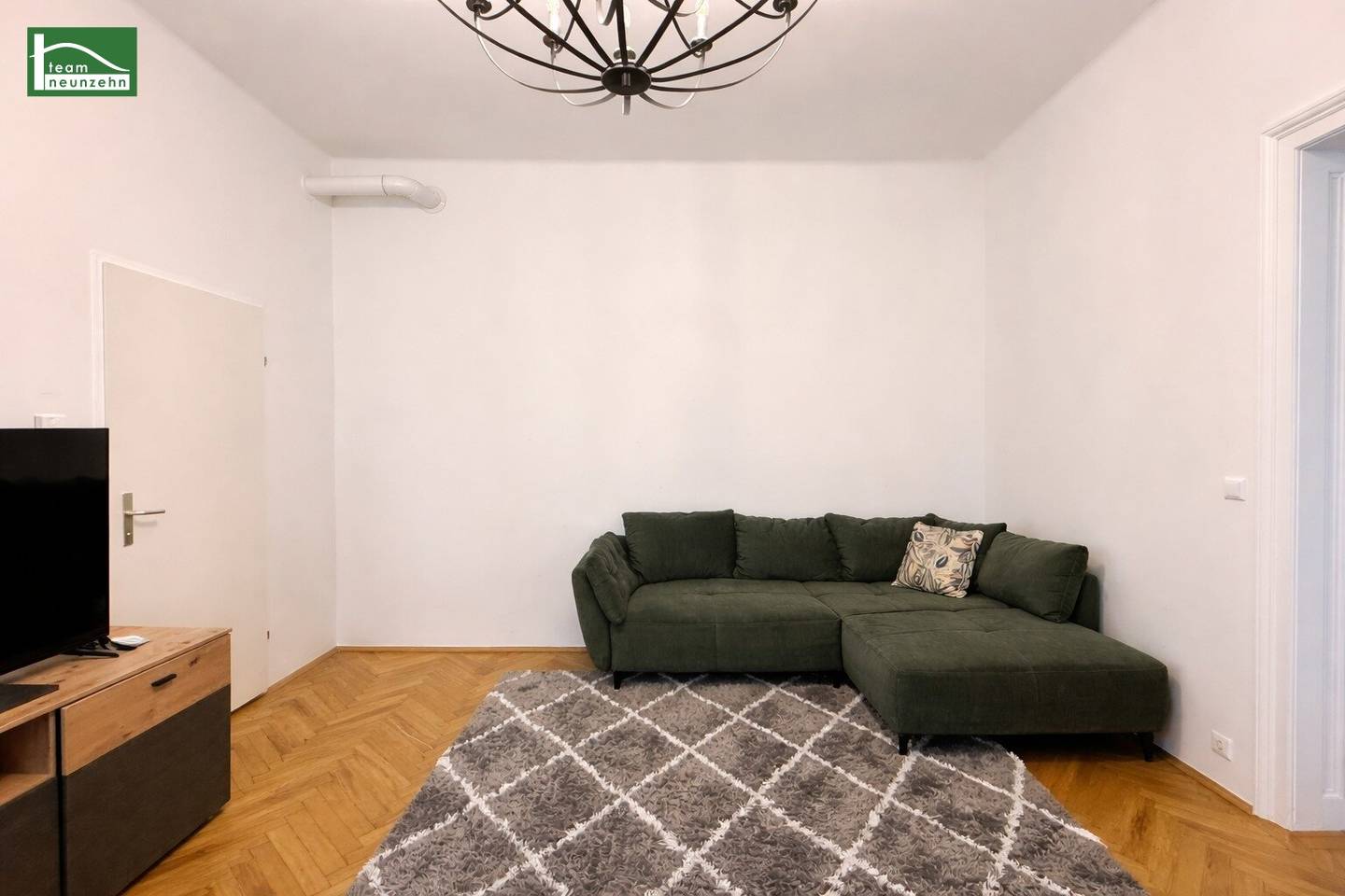 Renovated 2-room apartment in quiet courtyard location with top infrastructure, 1080 Vienna