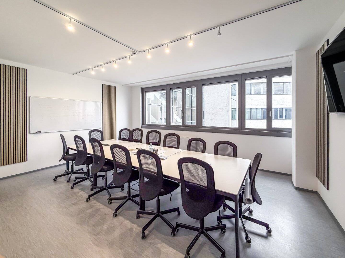 697 m² Office in 11th District, U3