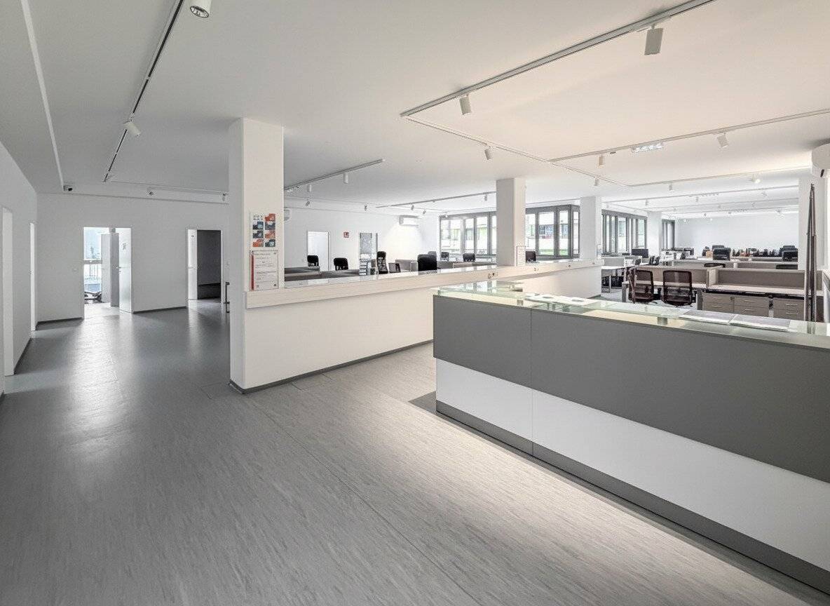 697 m² Office in 11th District, U3