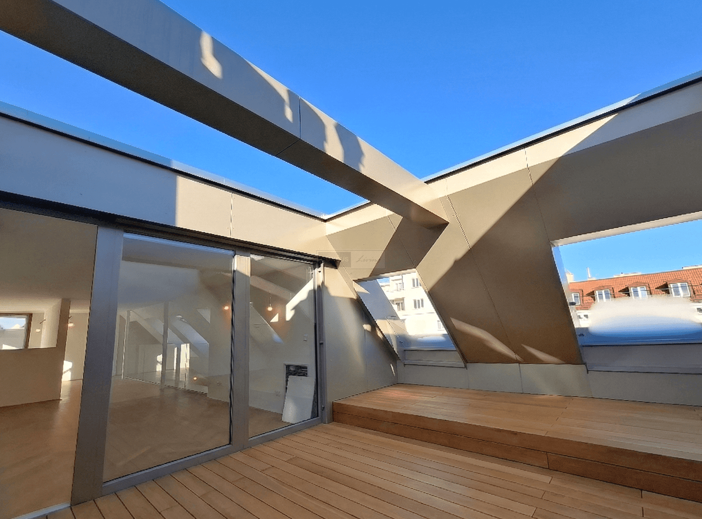 Top floor apartment with gallery and two terraces