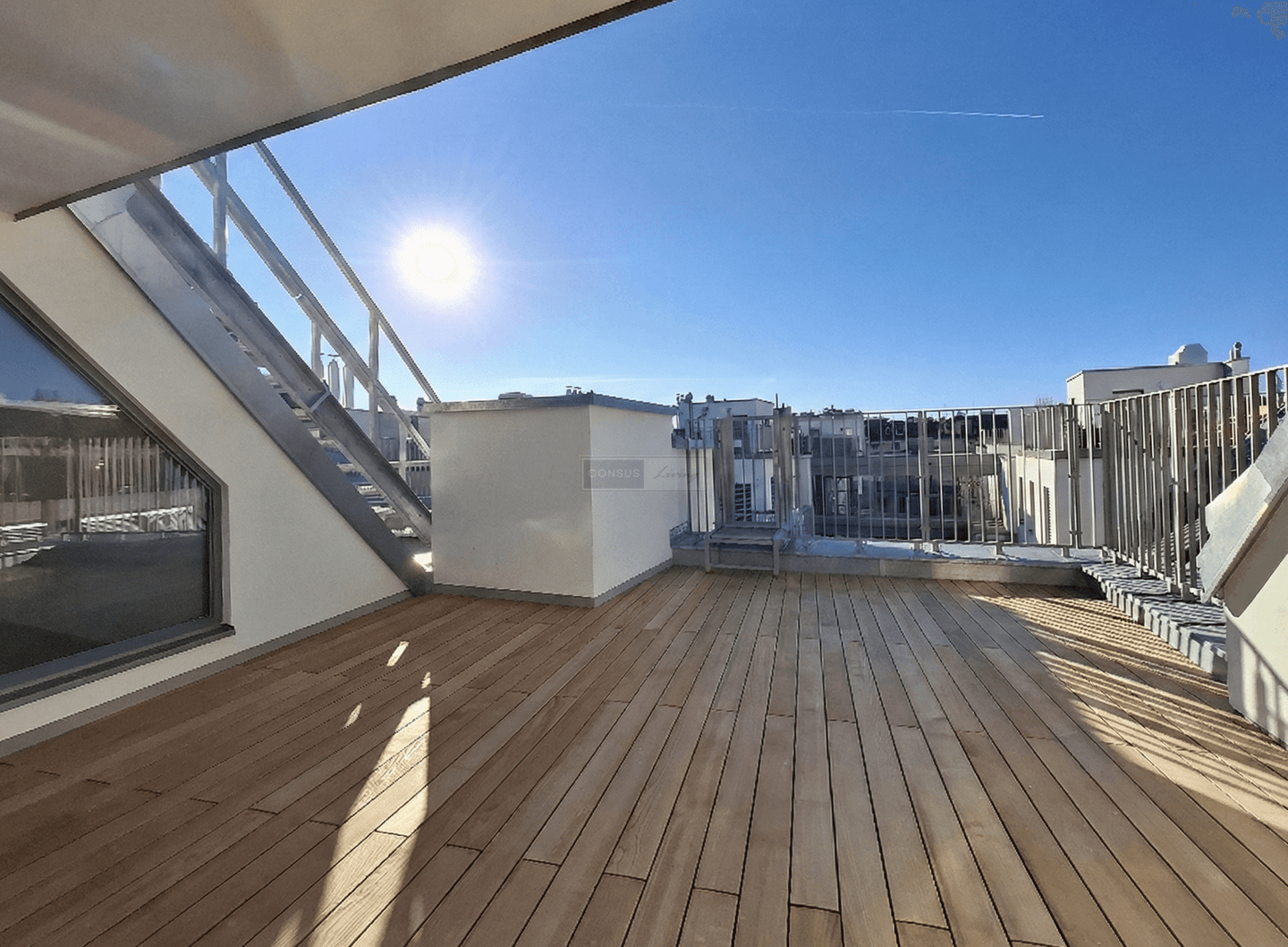 Top floor apartment with gallery and two terraces