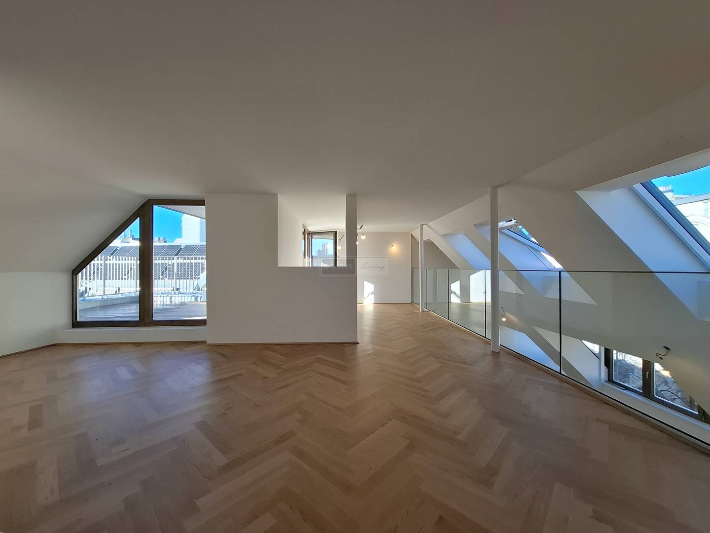 Top floor apartment with gallery and two terraces