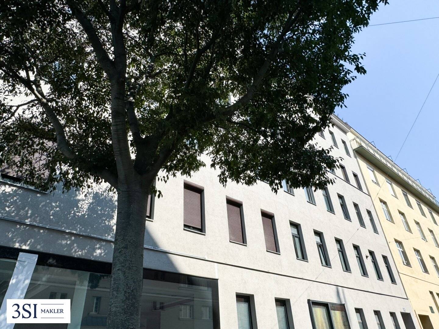 Pack your bags and move in! Well maintained 2-room apartment for singles or couples!