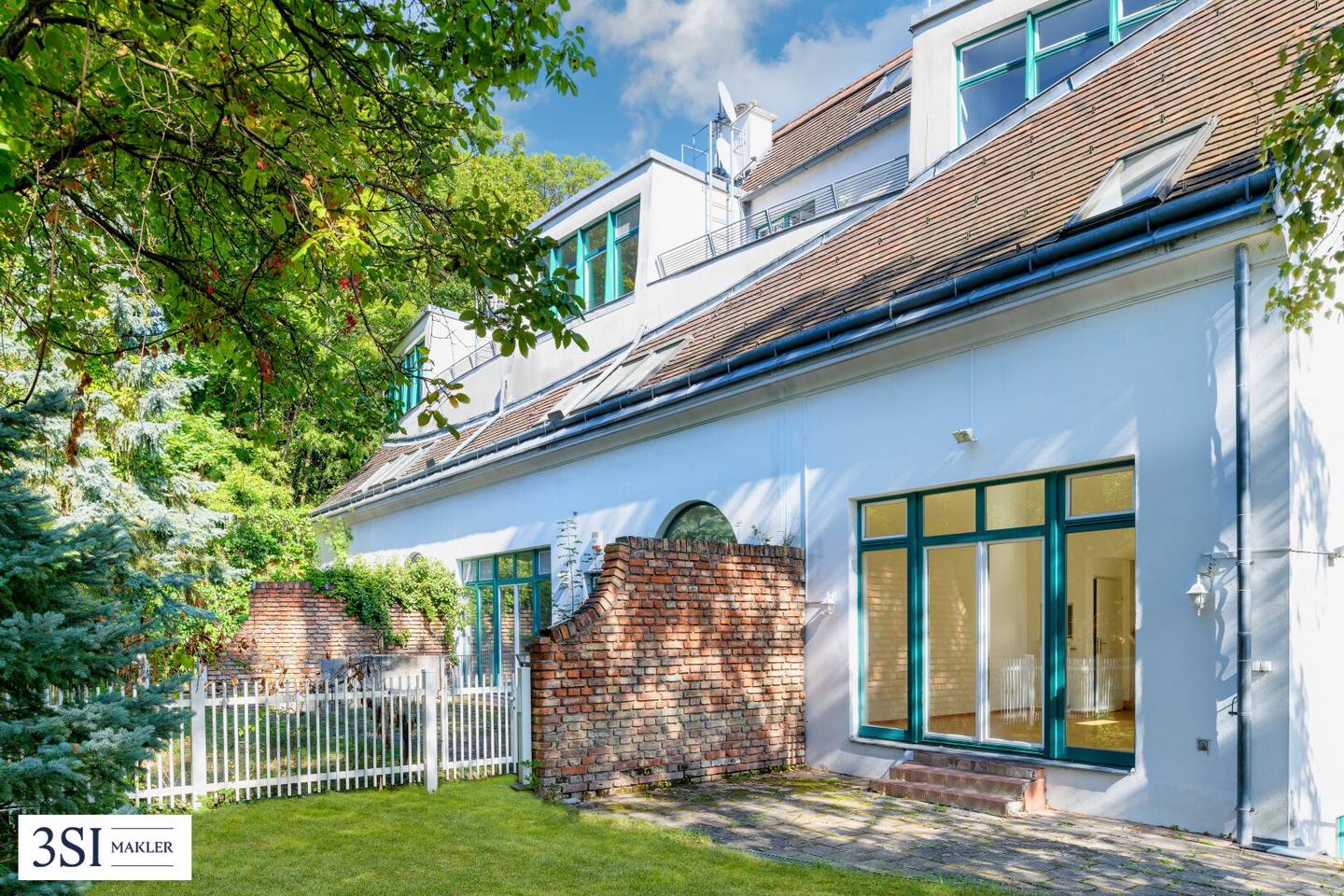 Vacant residence in Döbling's premier location rare investment opportunity