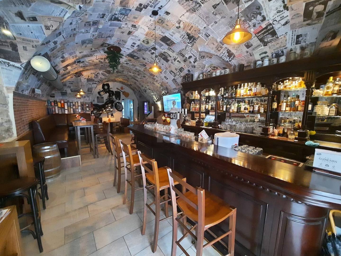 Wohnung über betriebsbereitem Pub mit Ausbaupotenzial