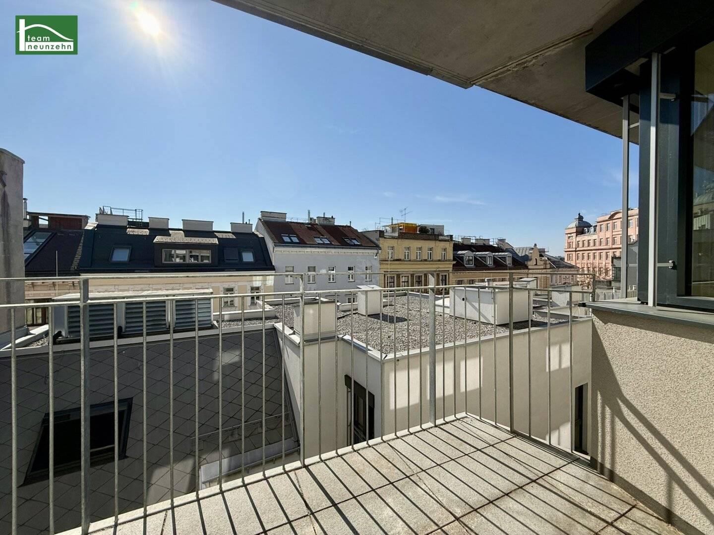 Bright apartment with loggia near Mariahilfer Straße