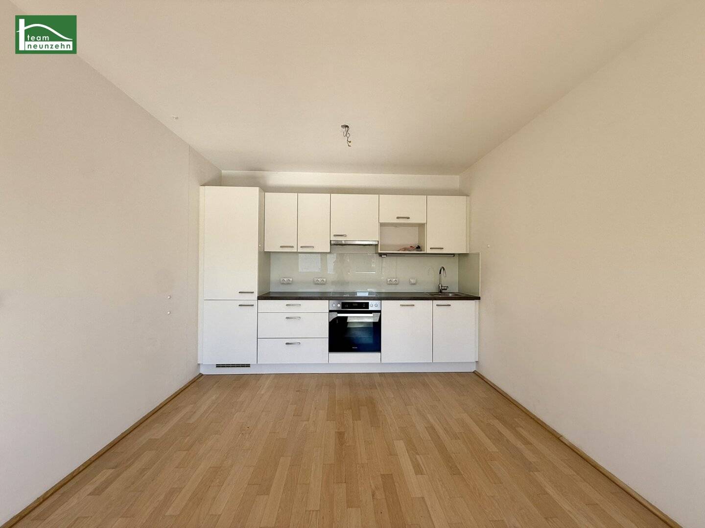 Bright apartment with loggia near Mariahilfer Straße