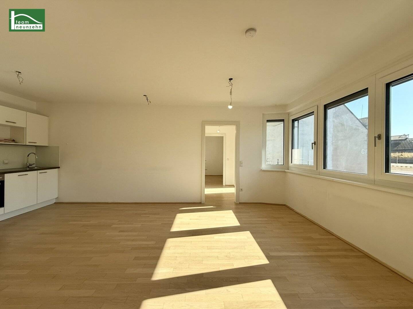 Bright apartment with loggia near Mariahilfer Straße