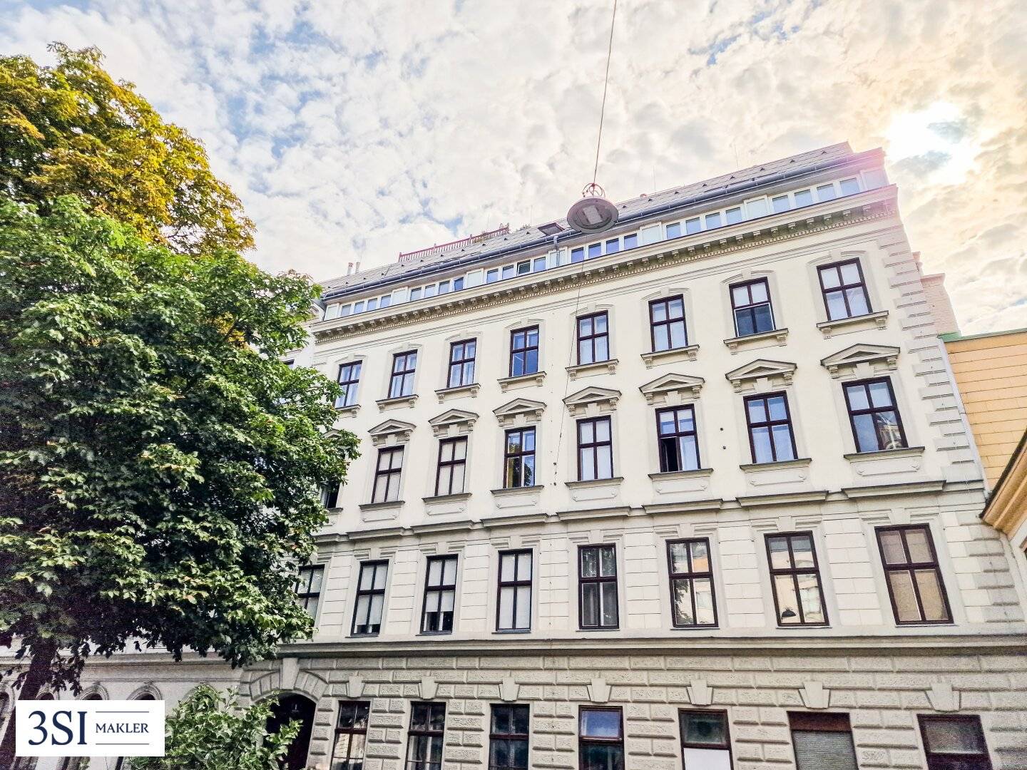Ground floor apartment in historic building with high ceilings