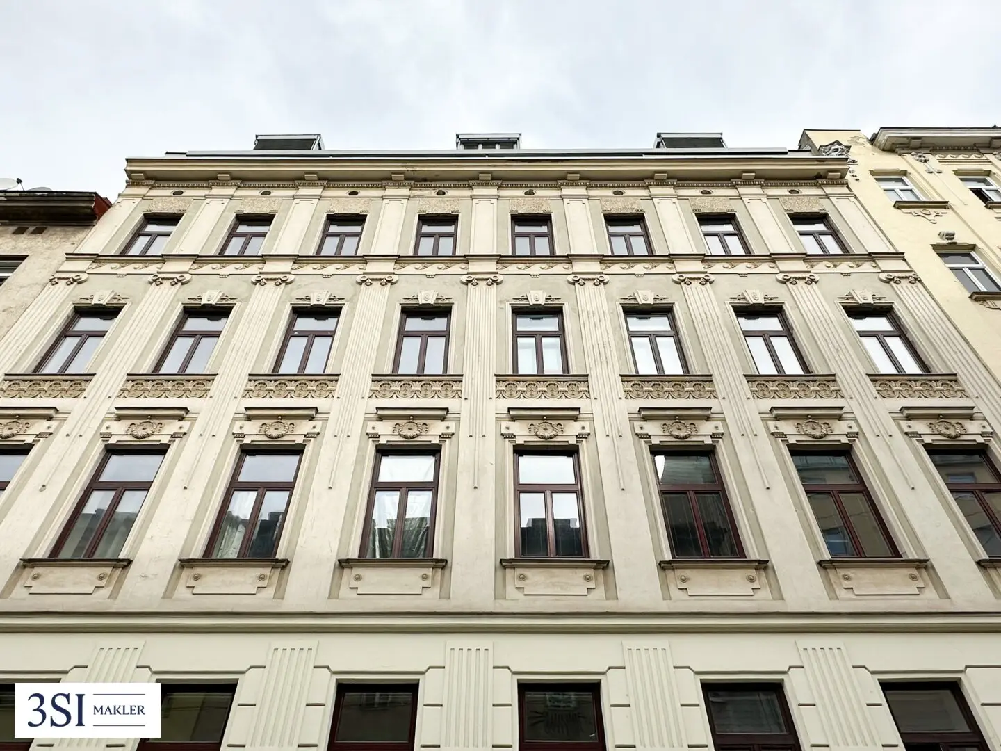 Historic apartment with potential near Quellenplatz