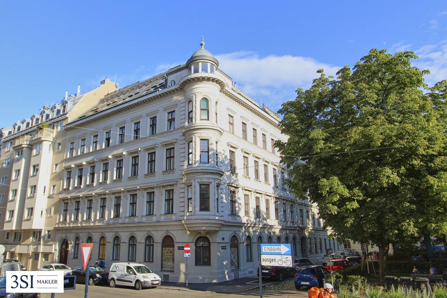 Spacious commercial space at Bennoplatz
