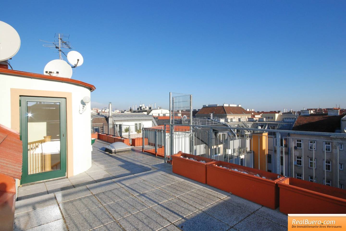 Bright attic apartment with very large terrace in Wolfganggasse