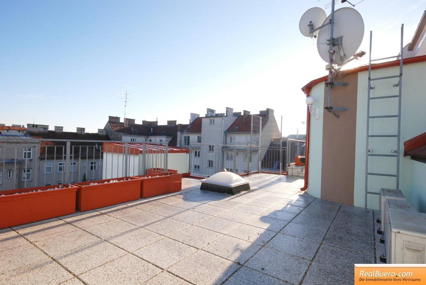 Bright attic apartment with very large terrace in Wolfganggasse