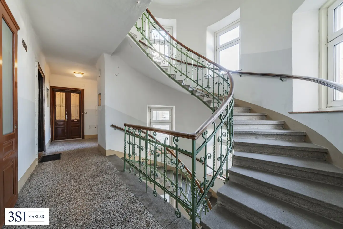 Baubewilligter Rohdachboden in elegantem Eckzinshaus