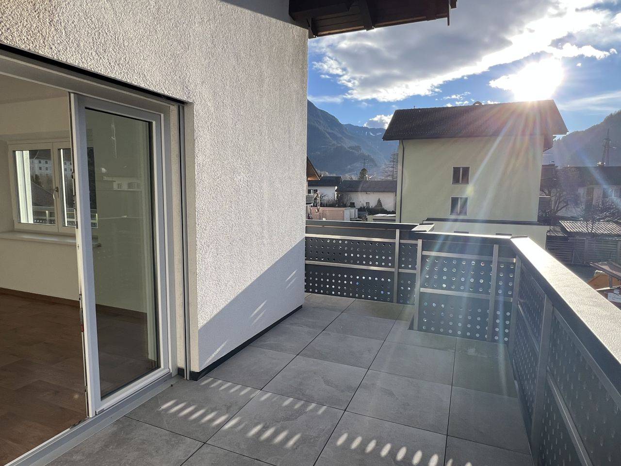 Wohnung saniert Balkon neue Einbauküche