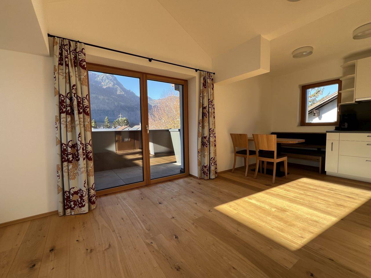 Renovierte Dachgeschosswohnung mit Balkon