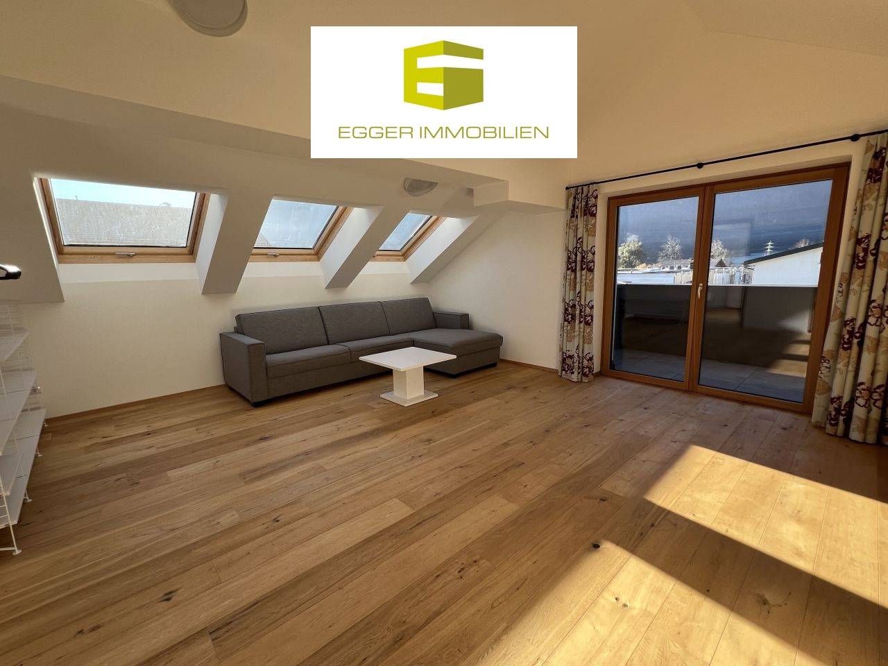 Renovierte Dachgeschosswohnung mit Balkon