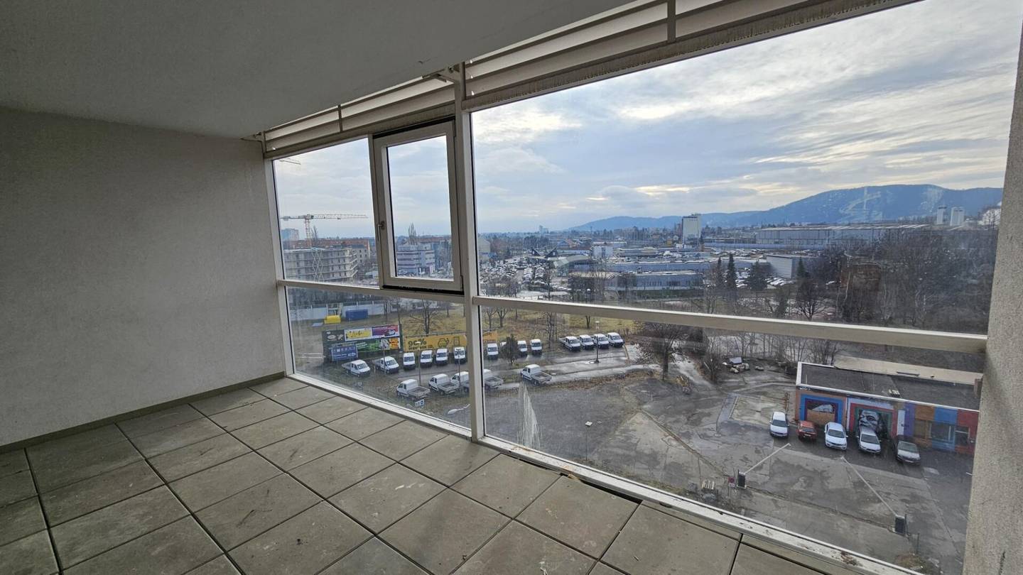 Wohnung mit Loggia nahe Universität