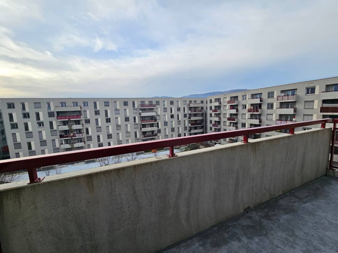 Three room apartment with balcony and loggia